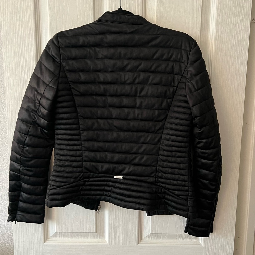 Guess puffer jacket - Picture 2 of 3